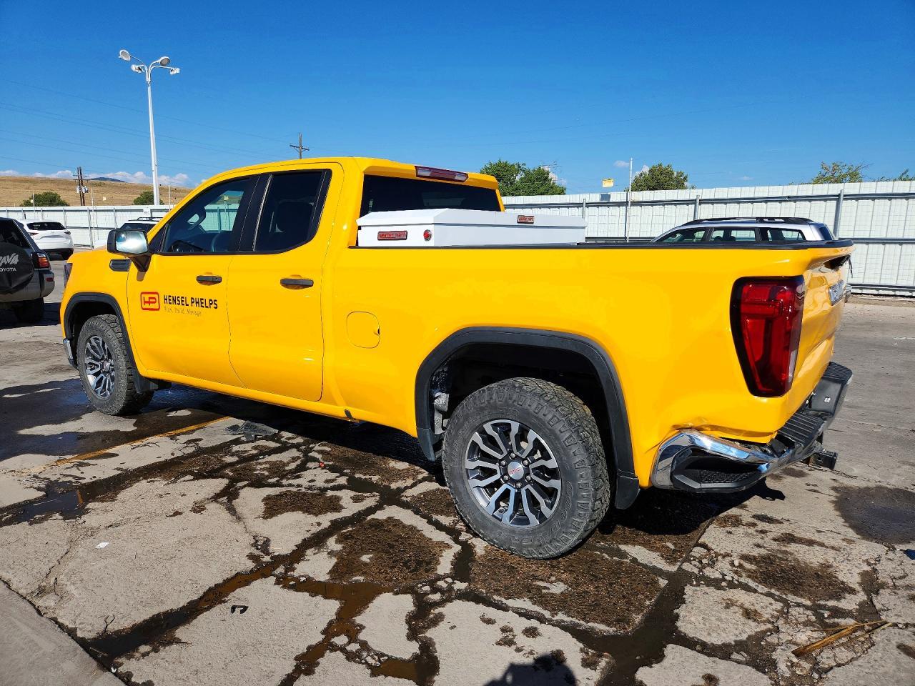 2023 GMC Sierra K1500 - Image 2