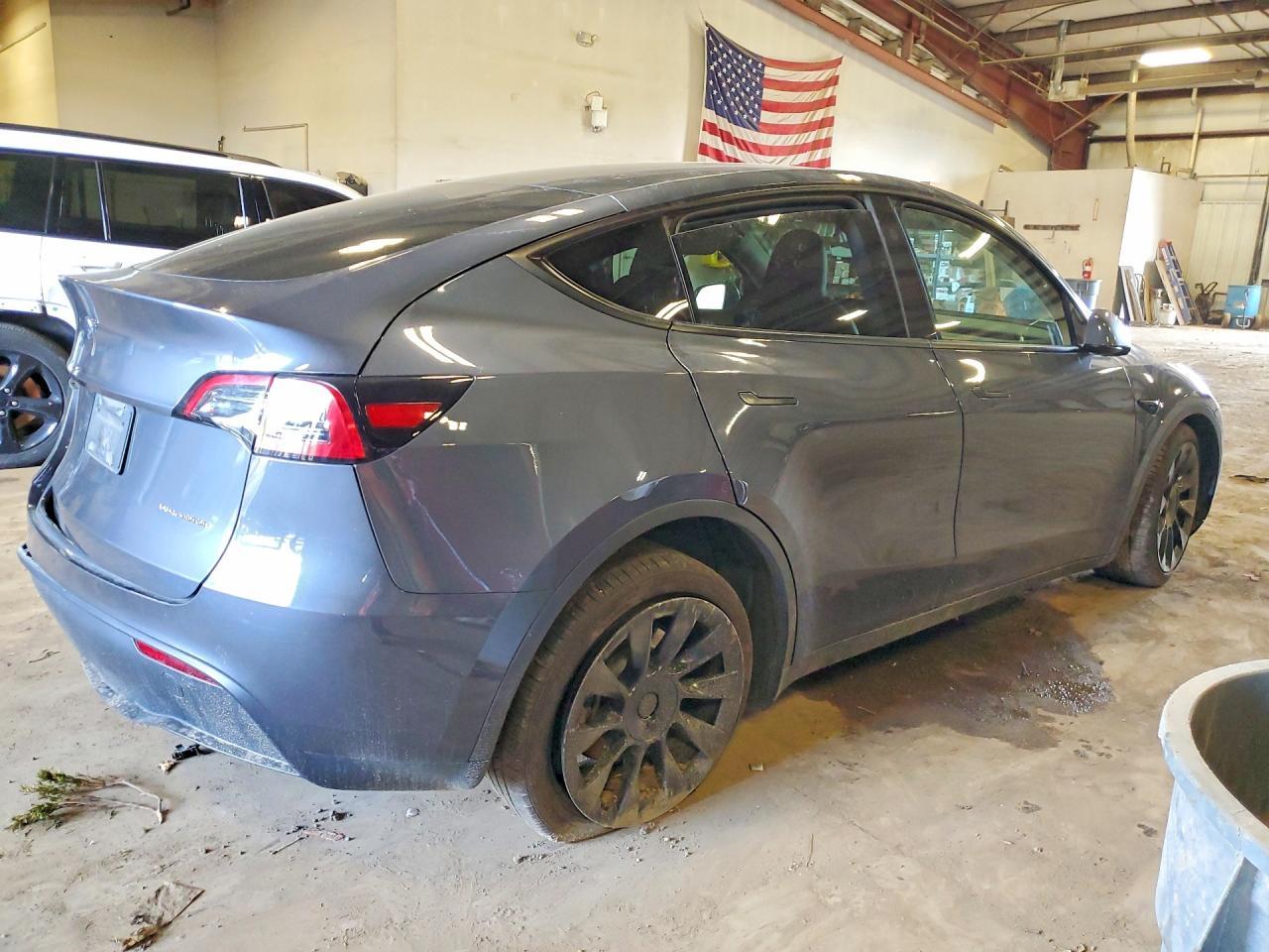 2023 Tesla Model Y - Фото 3