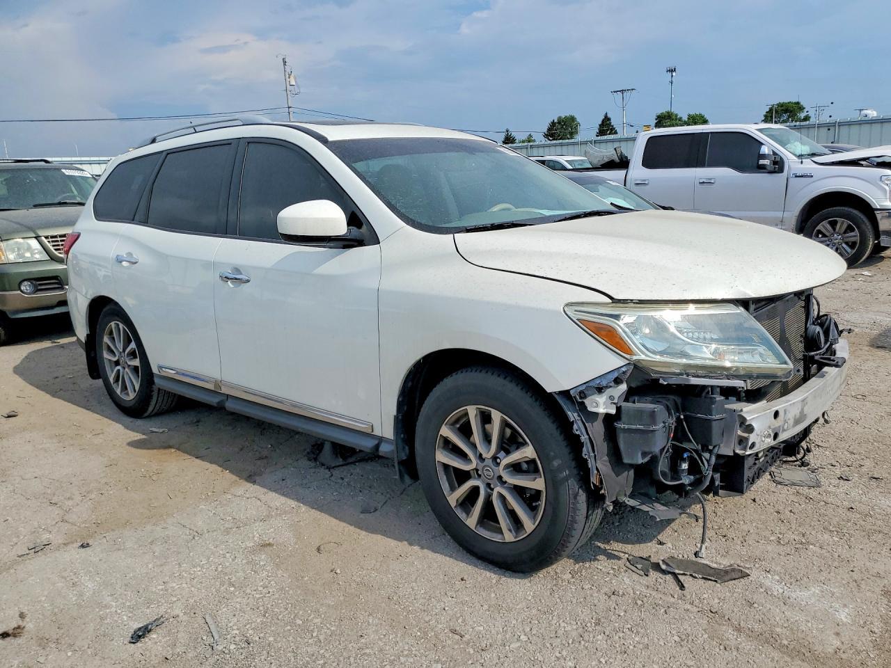2014 Nissan Pathfinder S - Image 4
