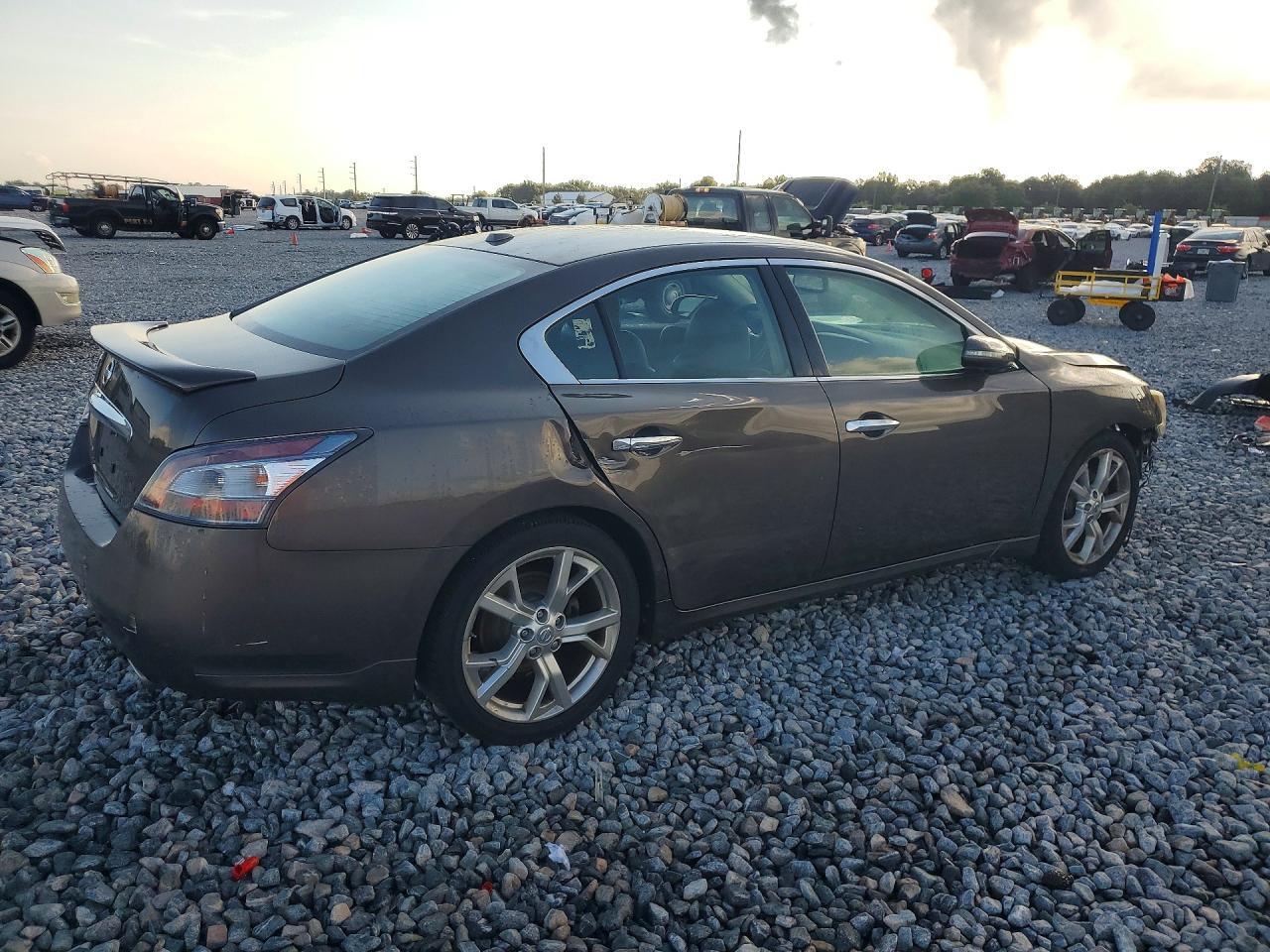 2012 Nissan Maxima 3.5 S - Image 3
