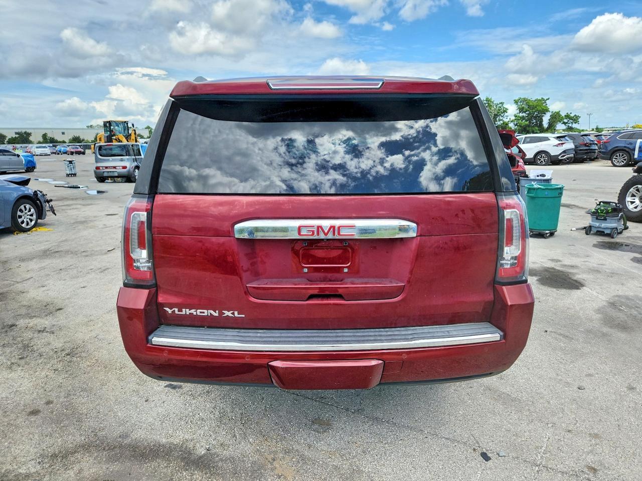 2020 GMC Yukon - Фото 6