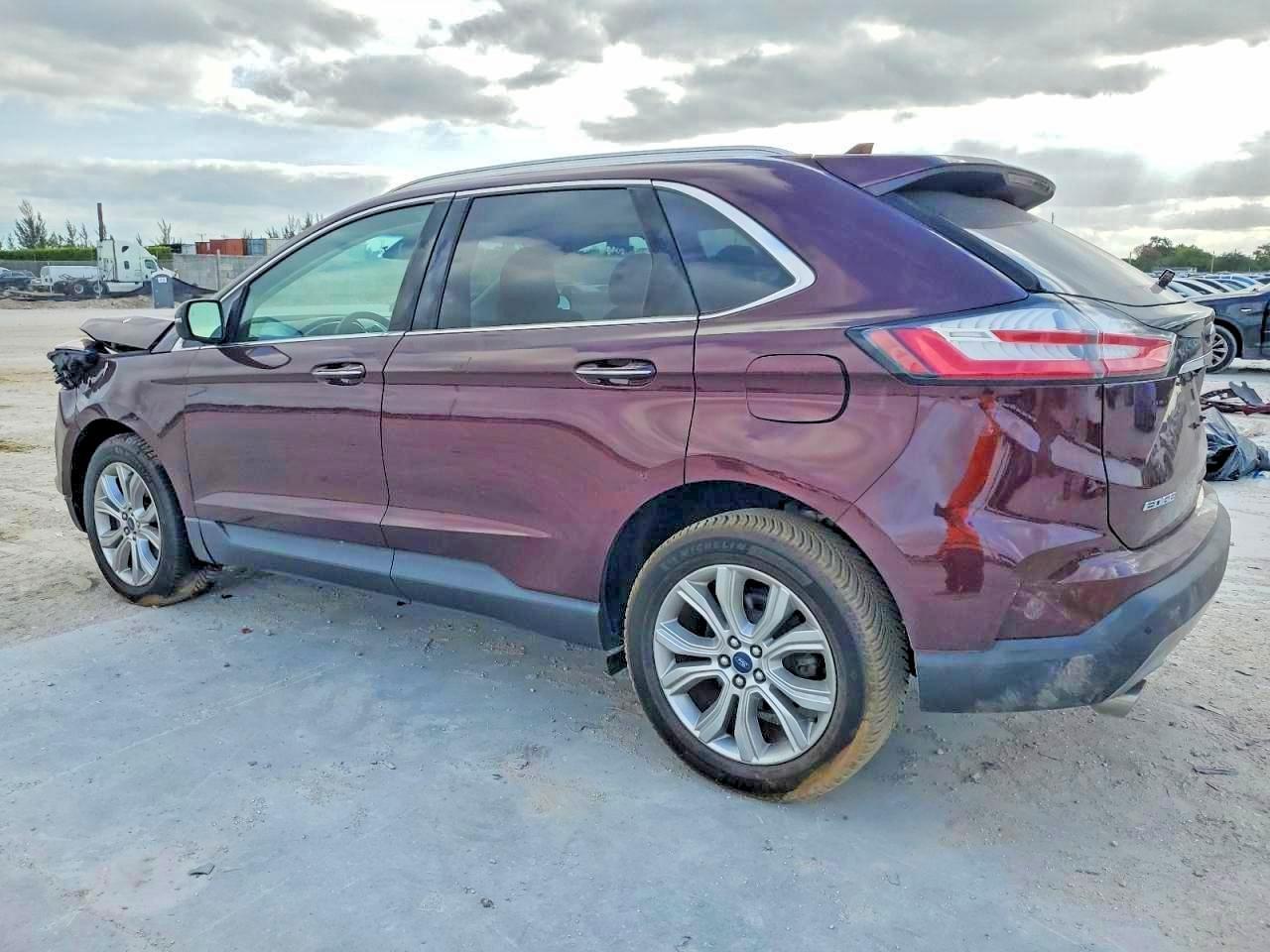 2019 Ford Edge Titanium - Фото 2