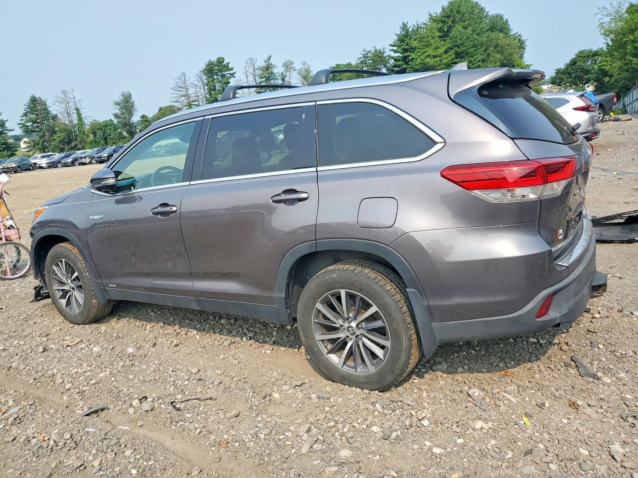 2019 Toyota Highlander Hybrid Xle - Image 2