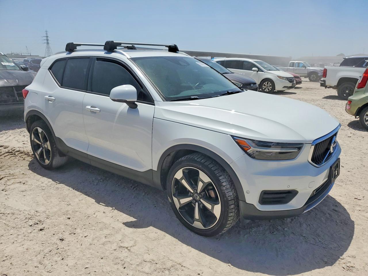 2019 Volvo Xc40 T5 Momentum - Image 4