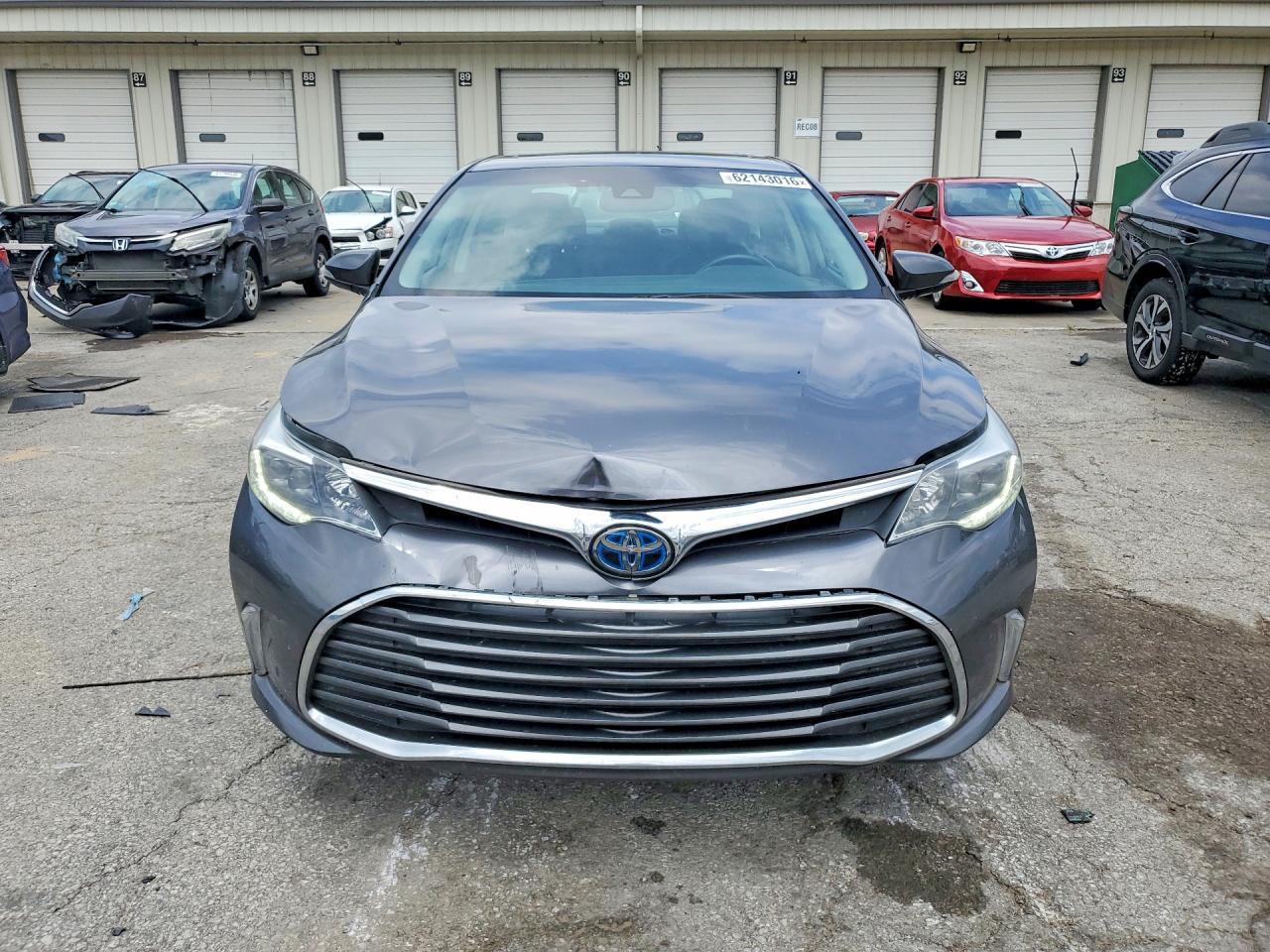 2018 Toyota Avalon Hybrid Limited - Image 5