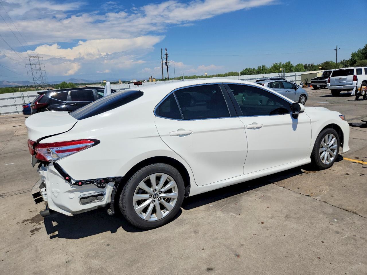 2018 Toyota Camry Le - Фото 3