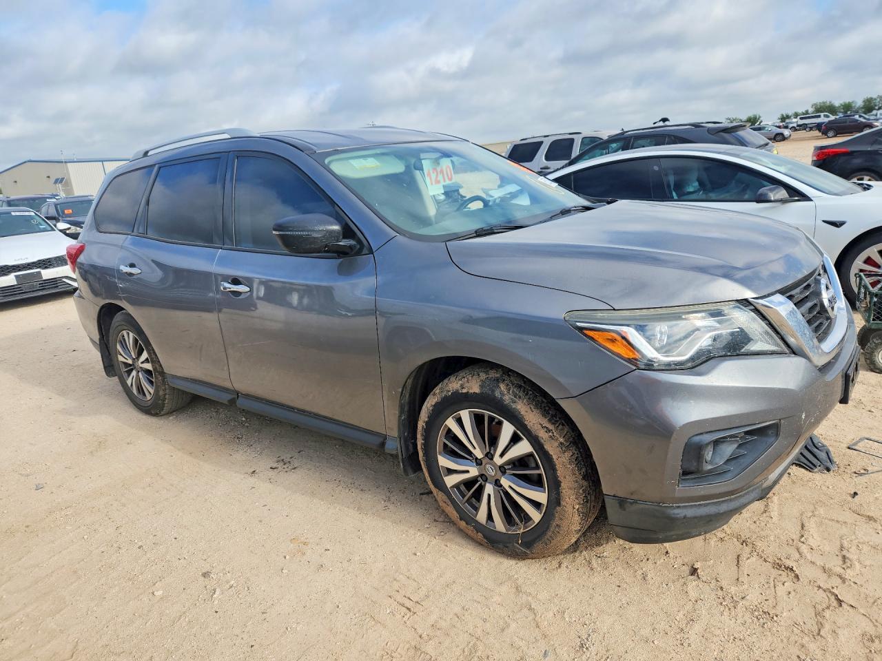 2019 Nissan Pathfinder S - Image 4