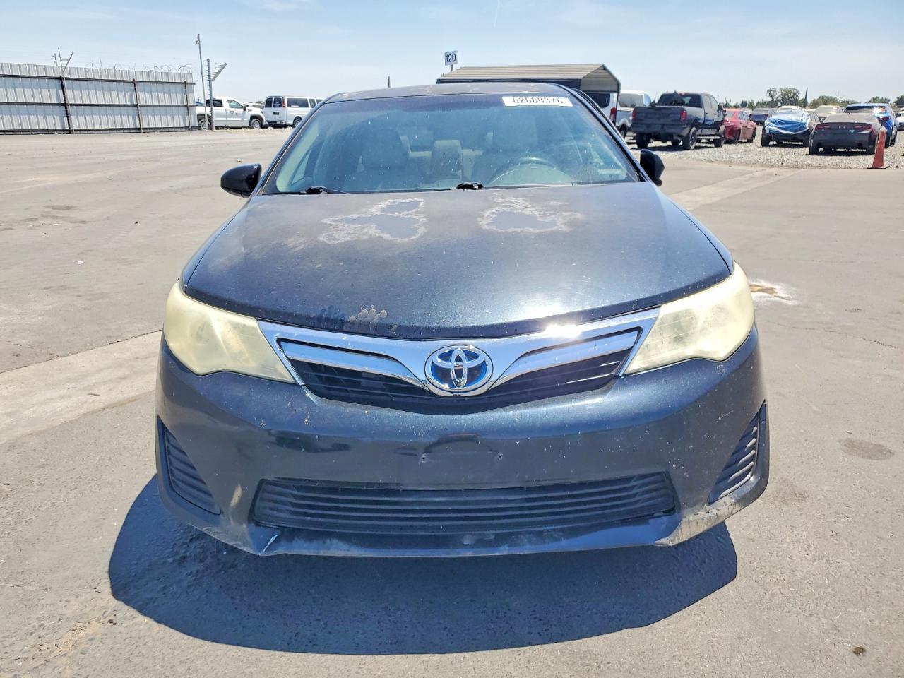 2014 Toyota Camry Hybrid Le - Image 5