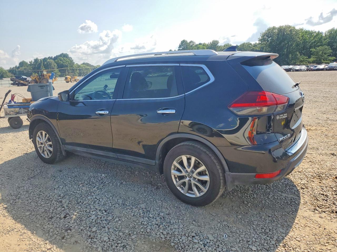 2018 Nissan Rogue Sv - Image 2