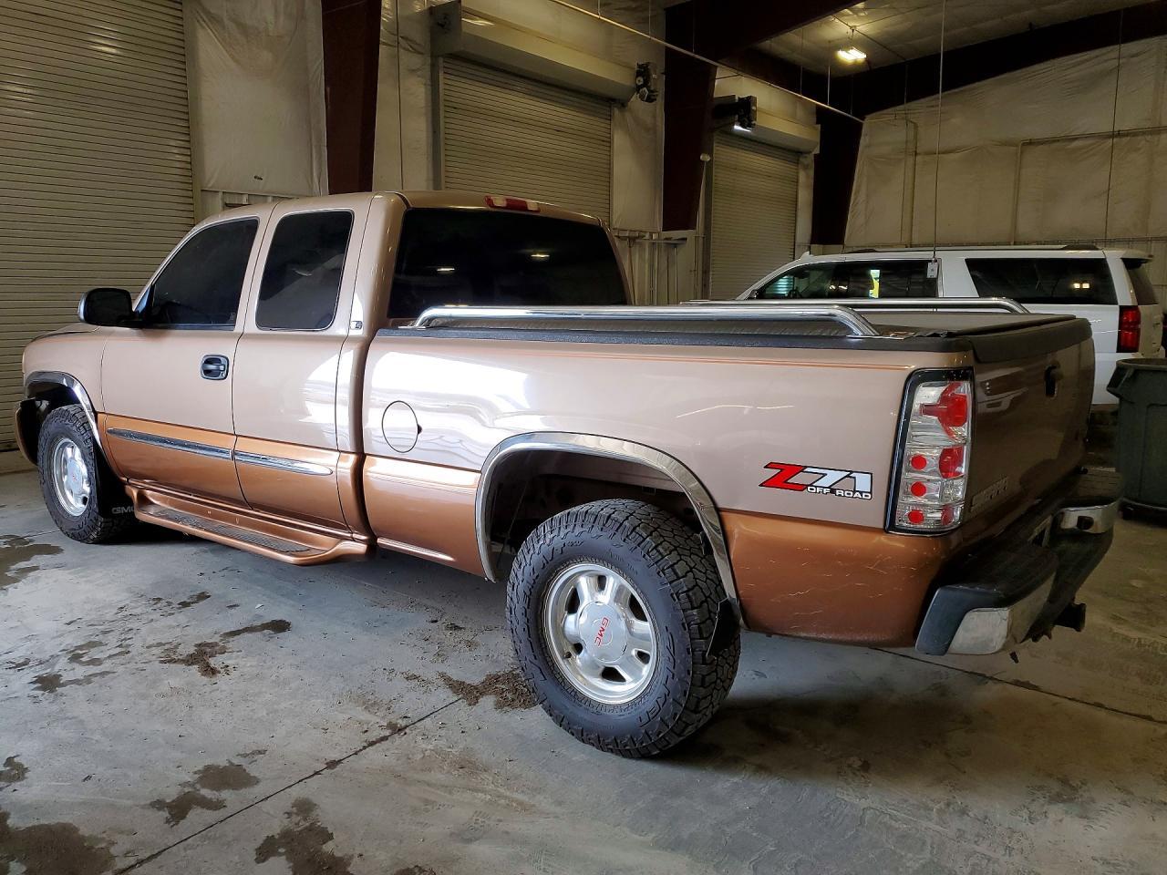 2003 GMC New Sierra K1500 - Фото 2
