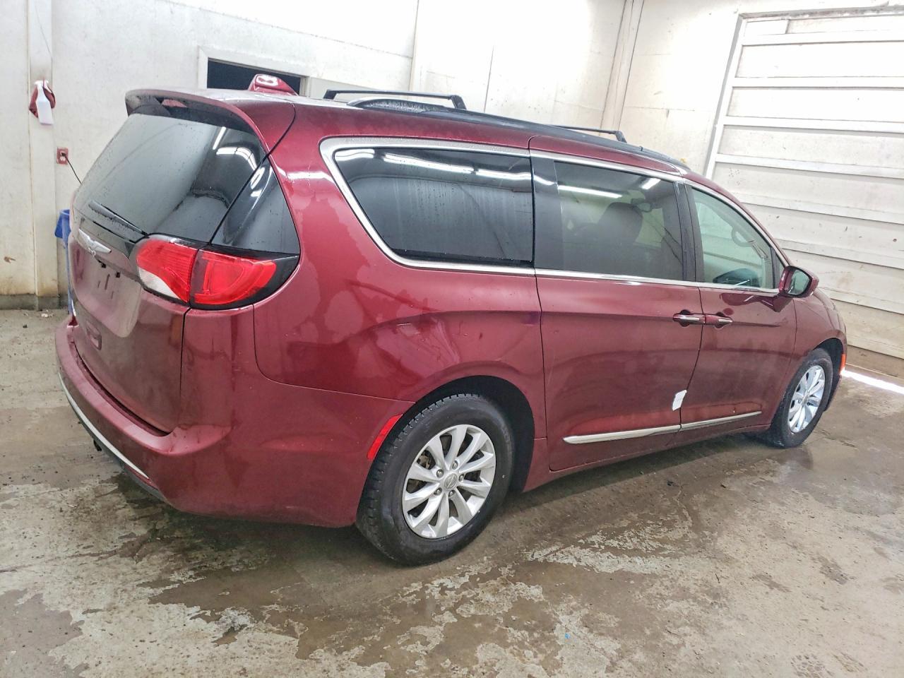 2017 Chrysler Pacifica Touring L - Фото 3