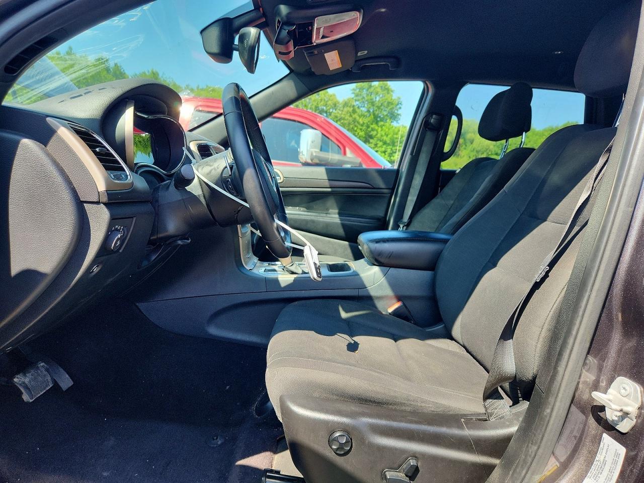 2017 Jeep Grand Cherokee Laredo - Image 7