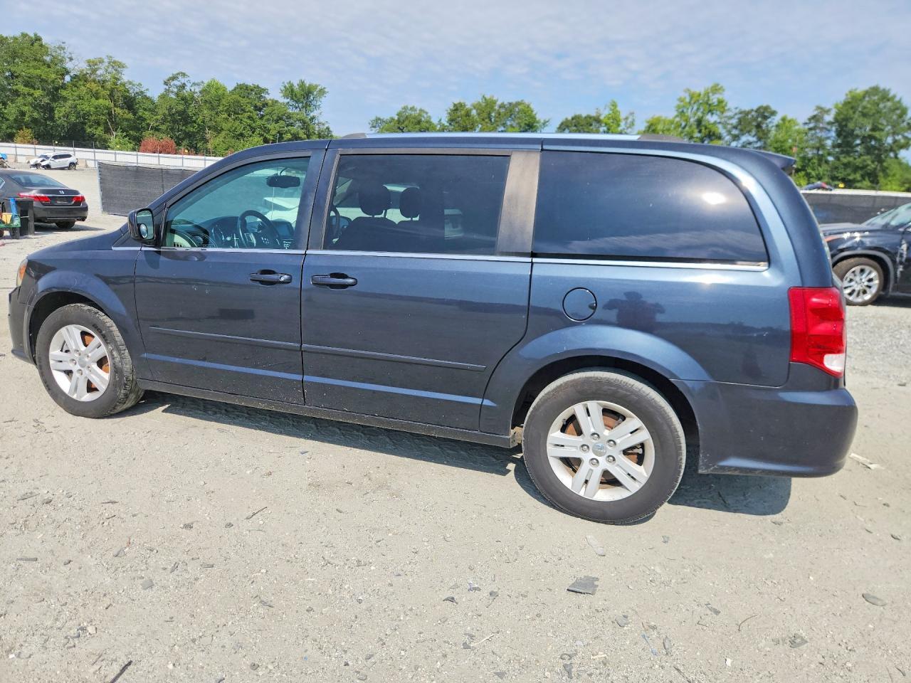 2013 Dodge Grand Caravan Crew - Image 2