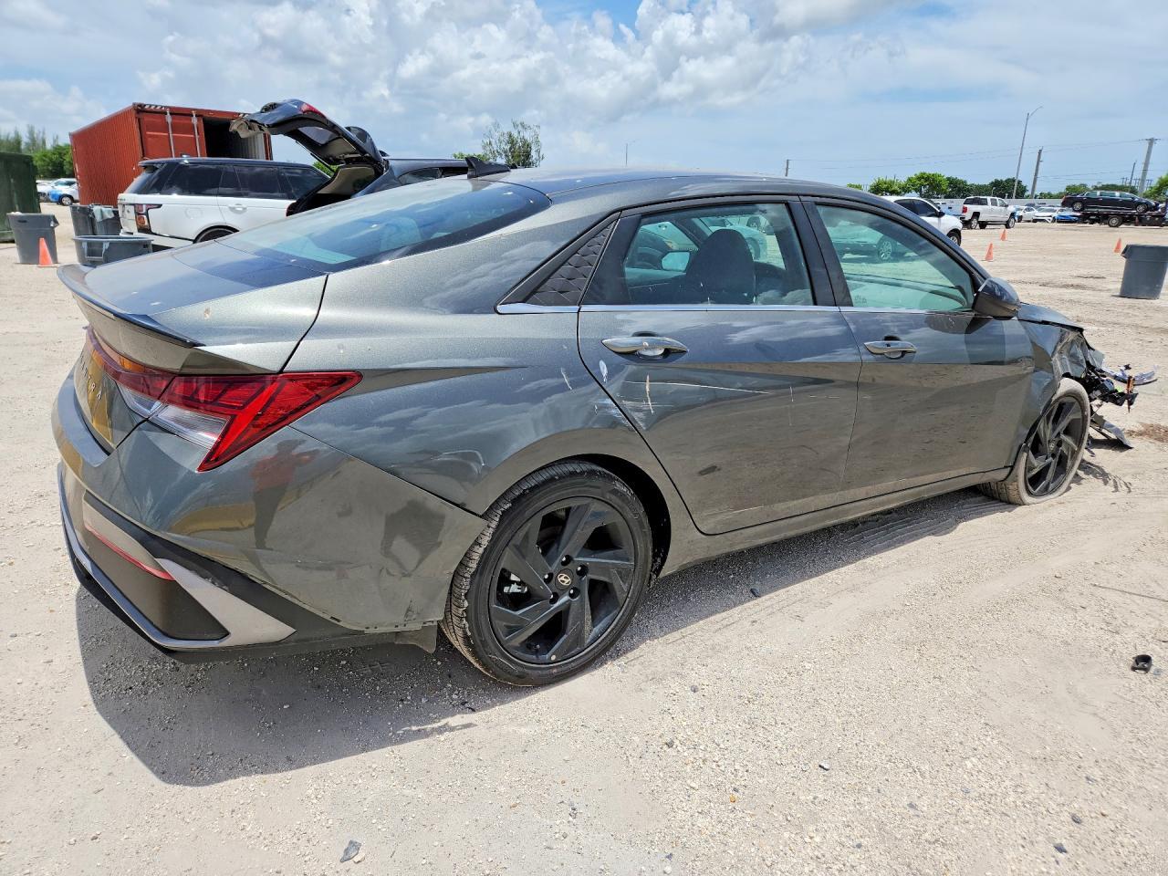2026 Hyundai Elantra Sel Sport Premium - Image 3