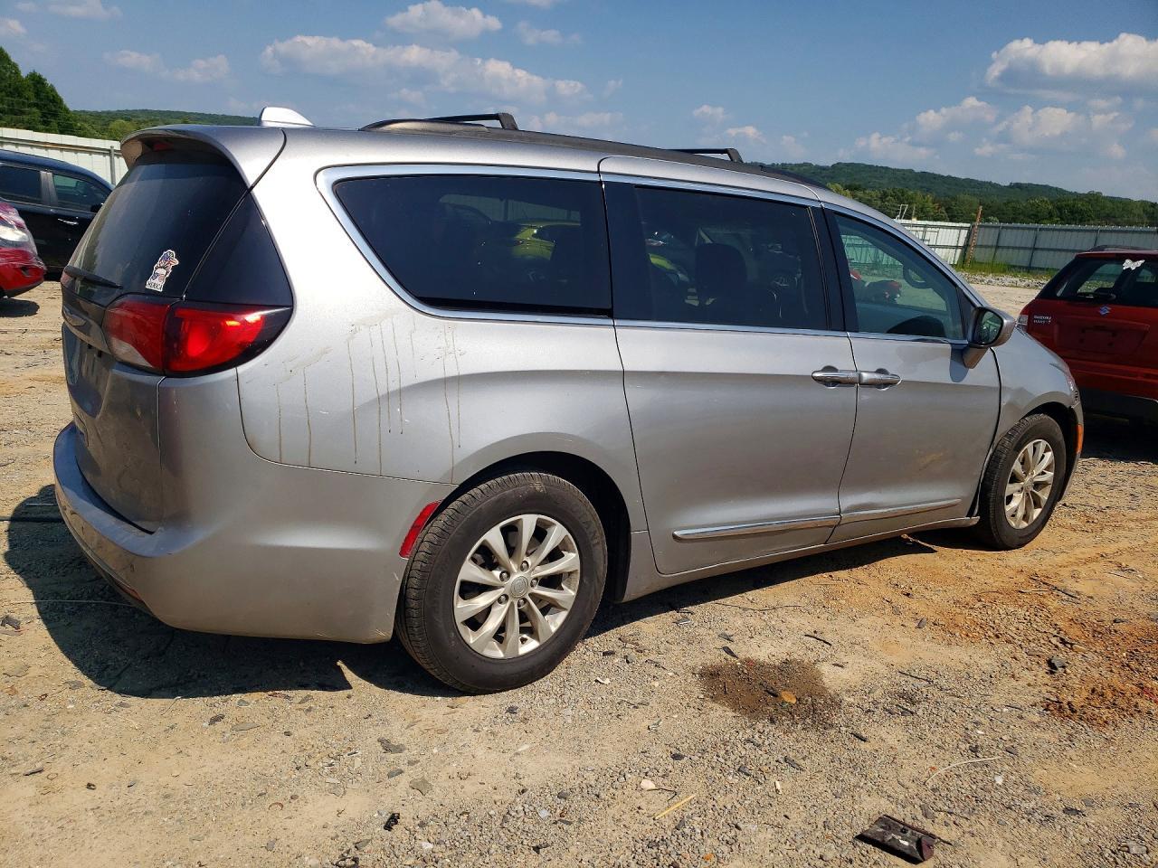 2017 Chrysler Pacifica Touring L - Фото 3