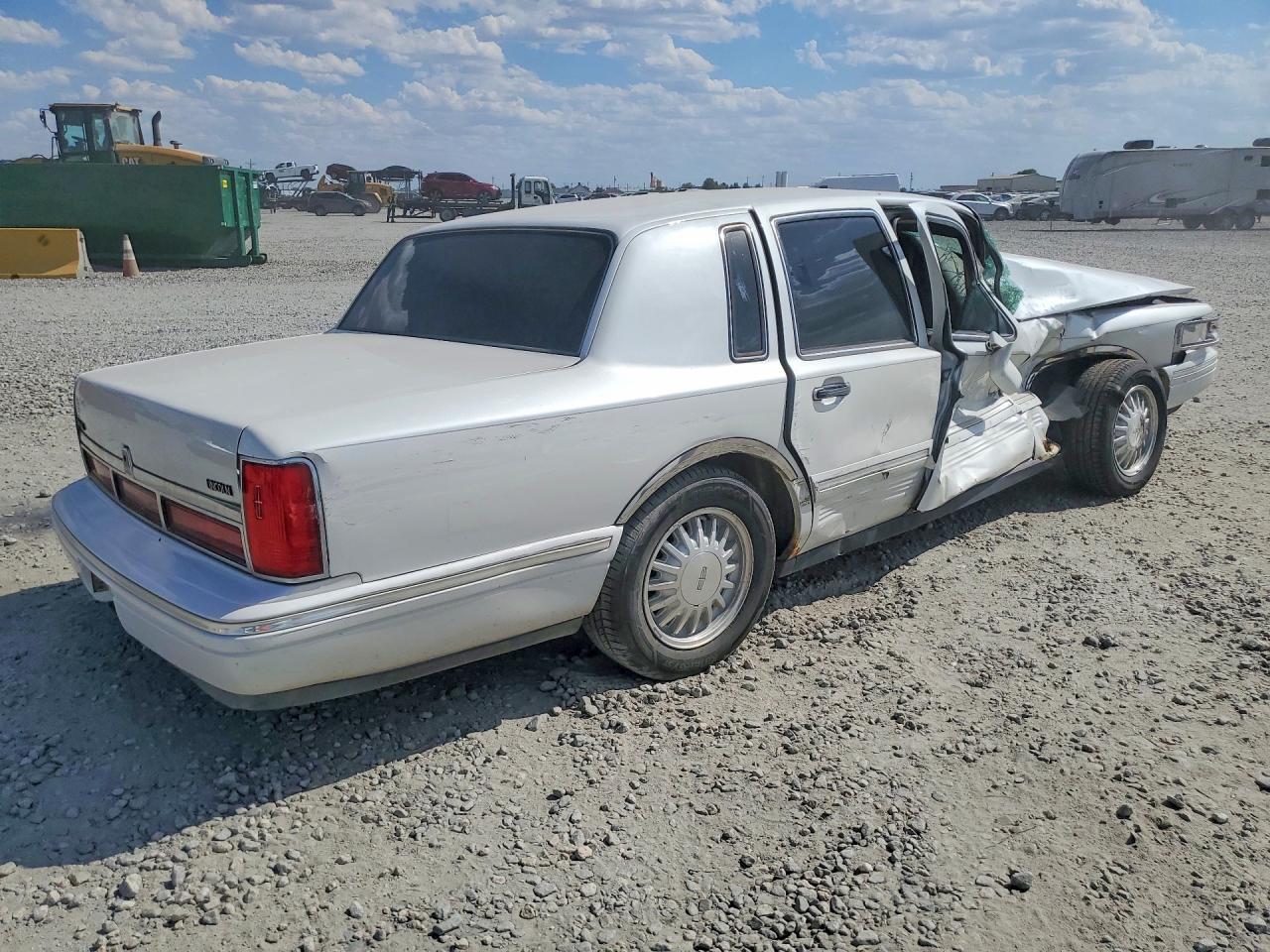 1997 Lincoln Town Car Signature/Touring - Фото 3