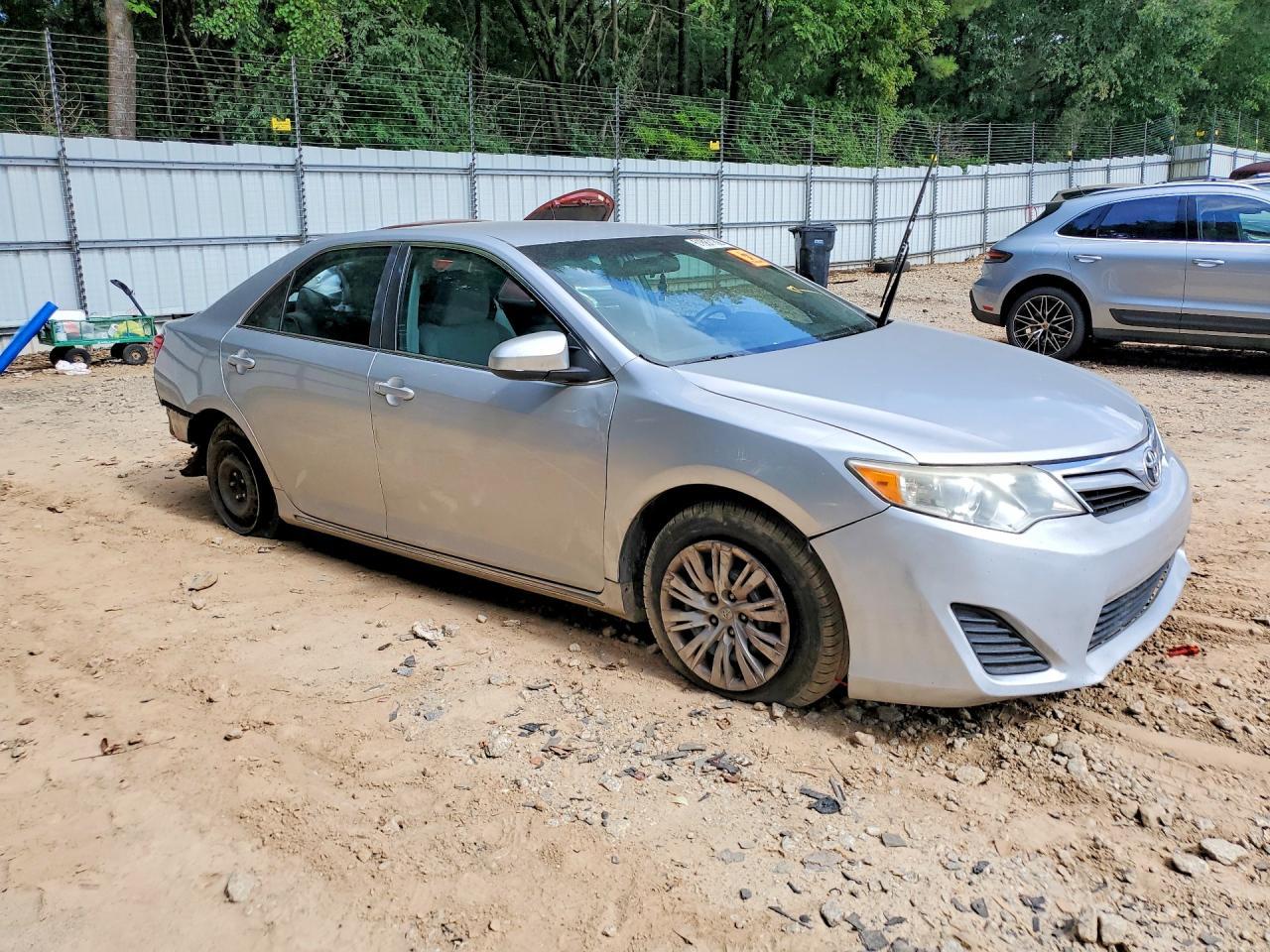 2012 Toyota Camry Le - Фото 4