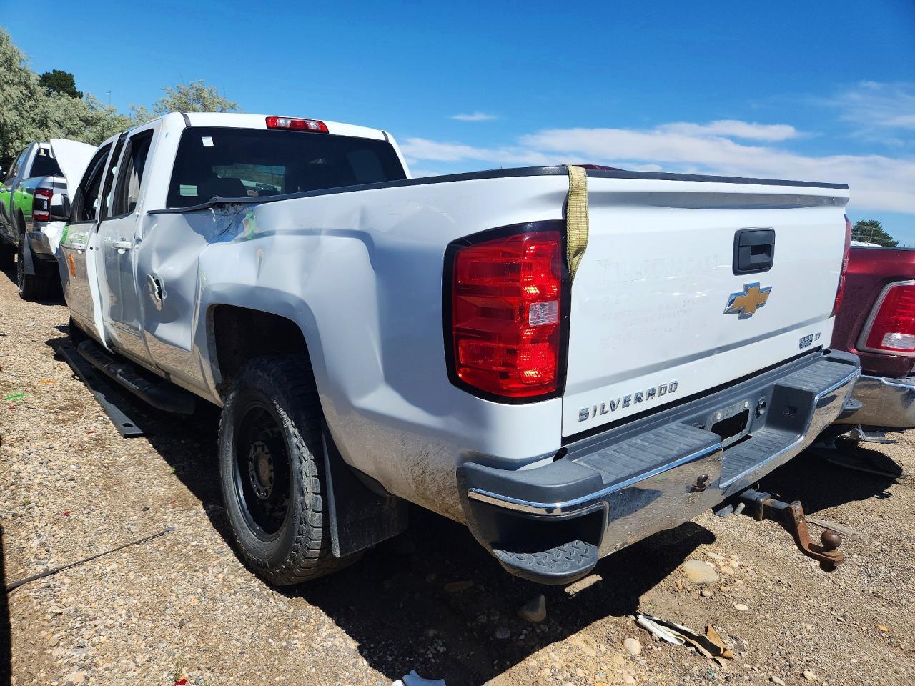 2017 Chevrolet Silverado - Фото 2