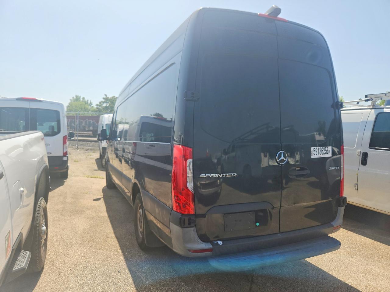 2022 Mercedes-Benz Sprinter 2500 - Фото 2