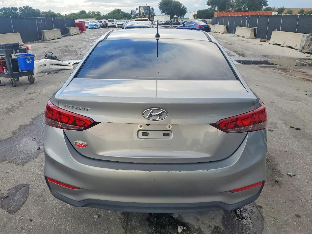 2021 Hyundai Accent Se - Фото 6