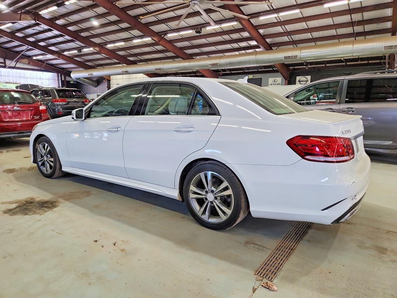 2014 Mercedes-Benz E 250 Bluetec - Image 2