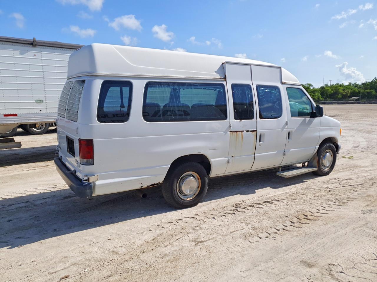2006 Ford Econoline E250 Van - Фото 3