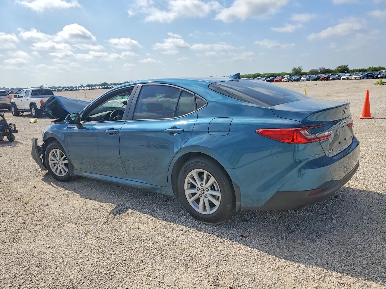 2026 Toyota Camry Le - Фото 2