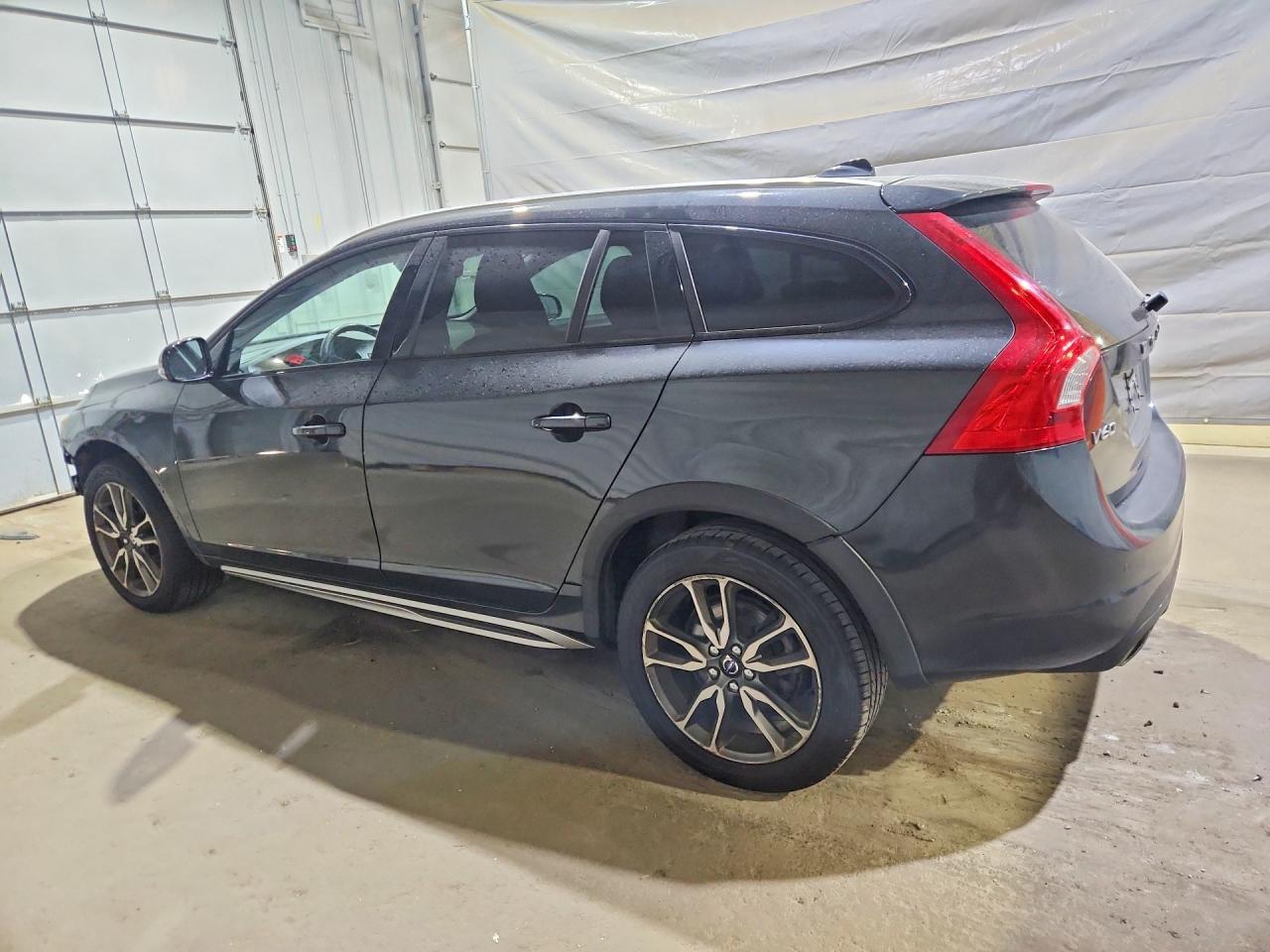 2015 Volvo V60 Cross Country Premier - Фото 2