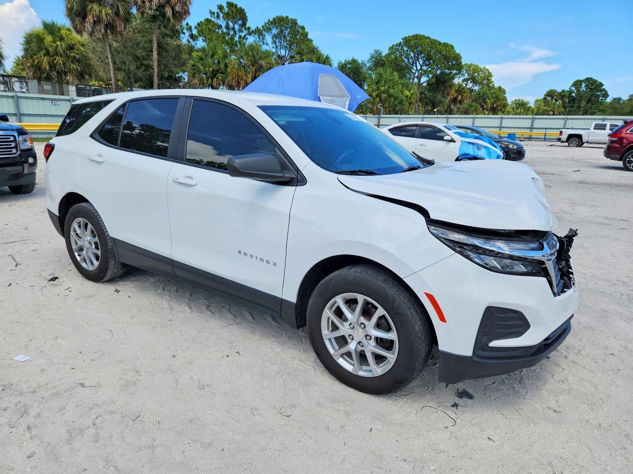 2022 Chevrolet Equinox Ls - Image 4