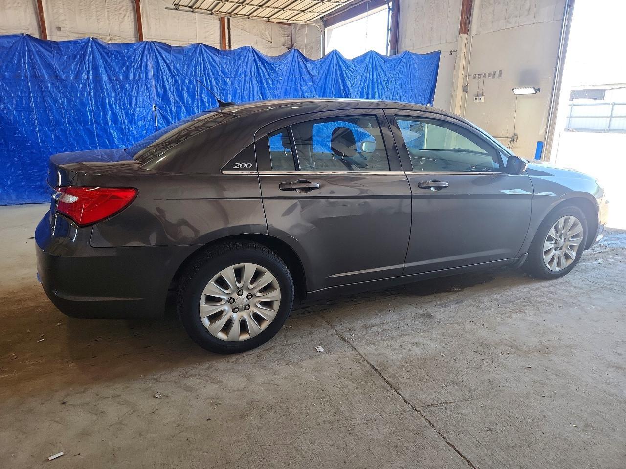 2014 Chrysler 200 Lx - Image 3