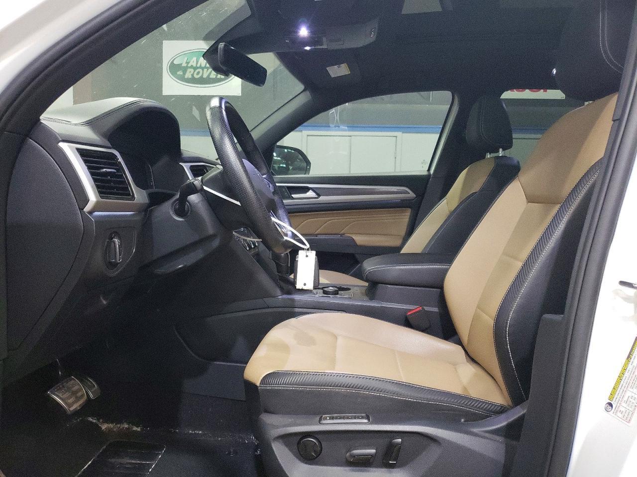 2023 Volkswagen Atlas Cross Sport Sel R-Line - Image 7