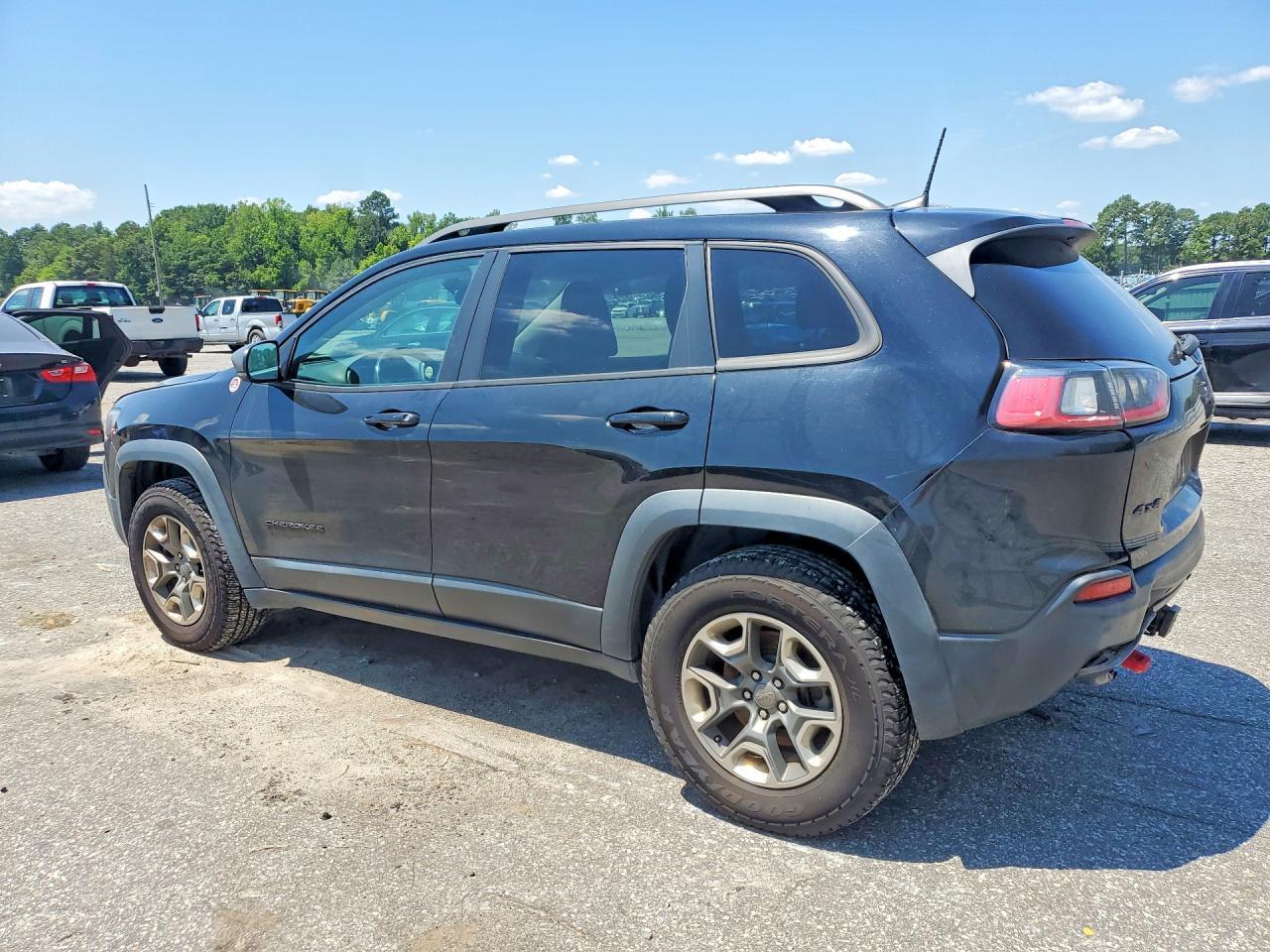 2019 Jeep Cherokee Trailhawk - Фото 2