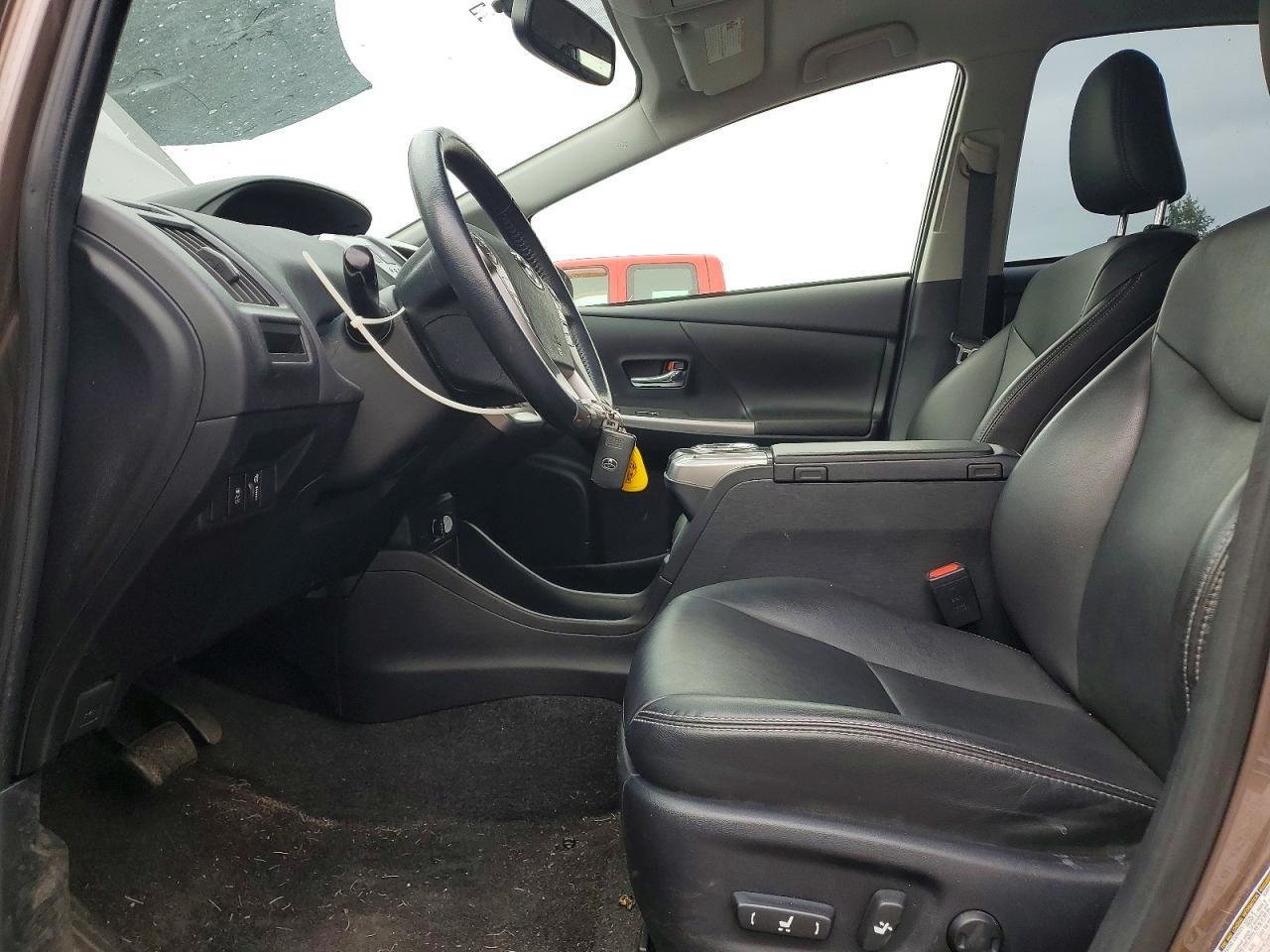 2017 Toyota Prius V Four - Image 7
