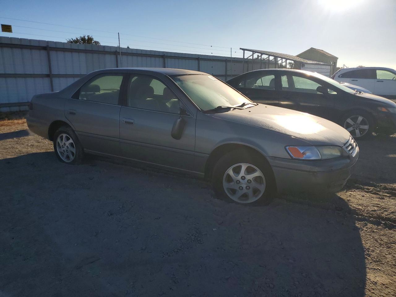 1998 Toyota Camry Le V6 - Image 4