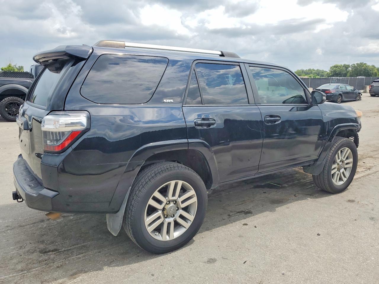 2020 Toyota 4Runner Sr5 - Image 3