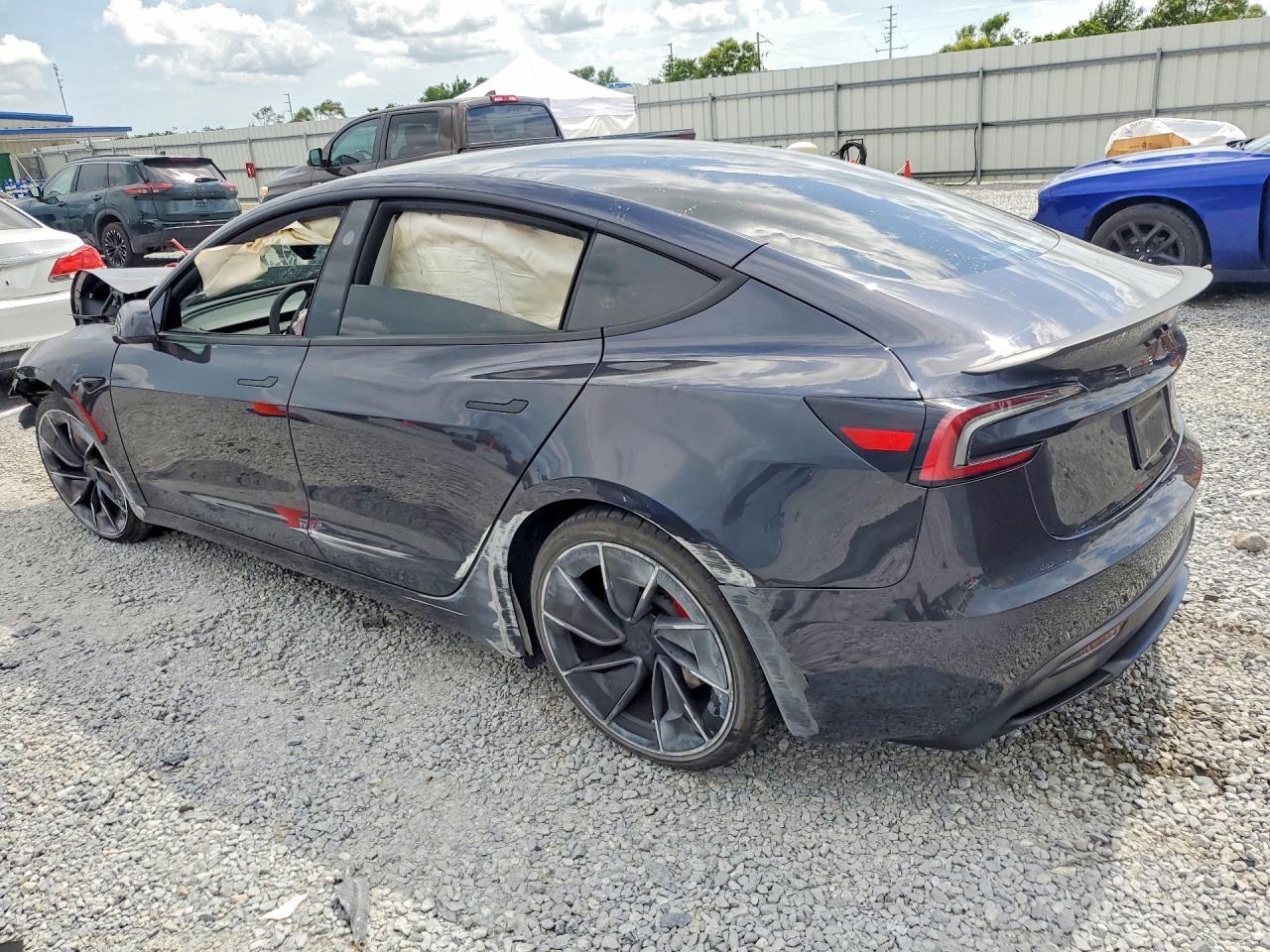 2024 Tesla Model 3 - Фото 2