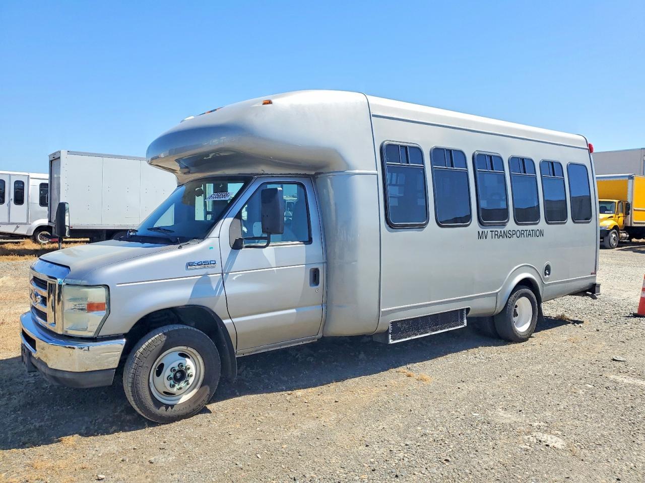 2011 Ford E450 Shuttle Bus - Image 2