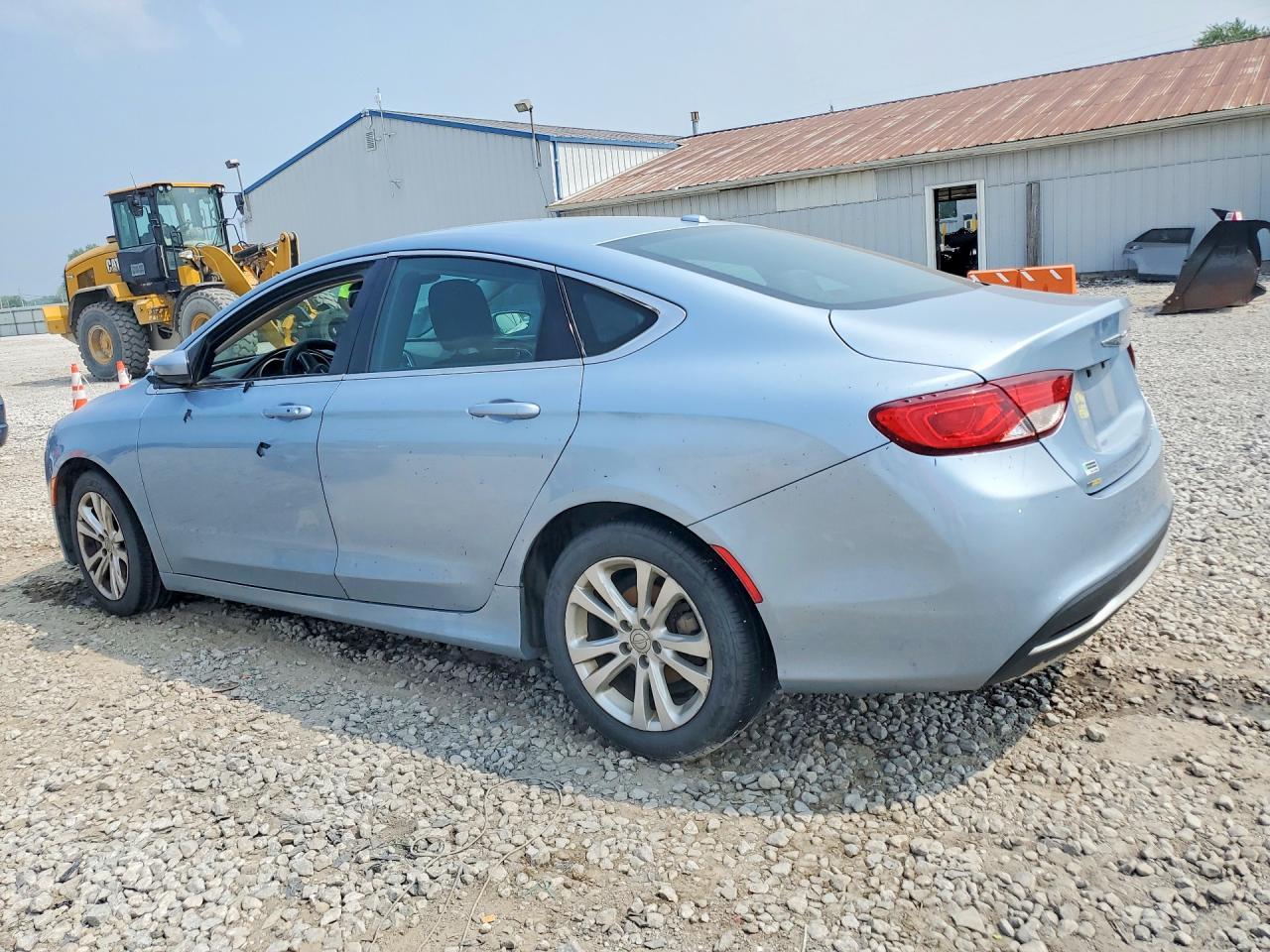2015 Chrysler 200 Limited - Фото 2