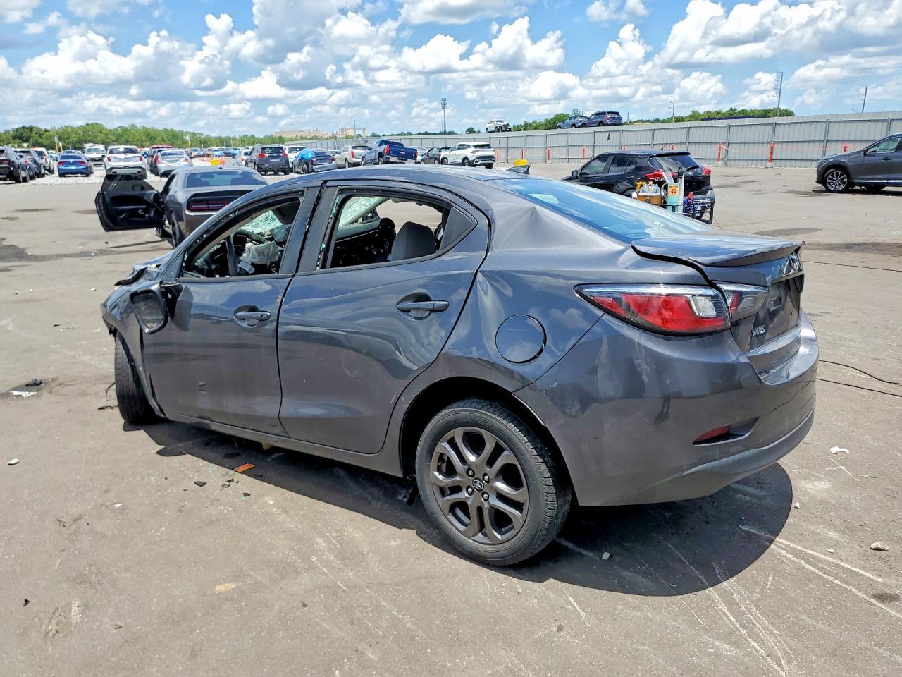 2019 Toyota Yaris Le - Фото 2