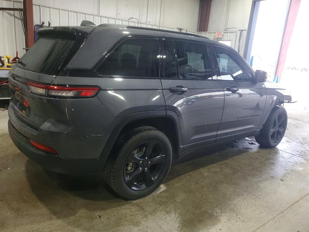 2025 Jeep Grand Cherokee Laredo - Image 3