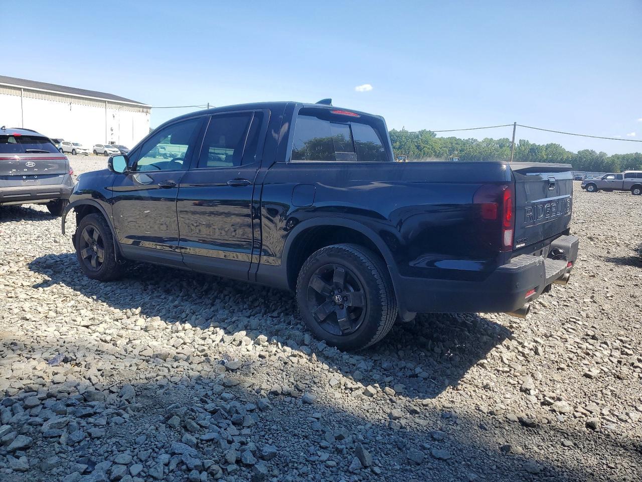 2024 Honda Ridgeline Black Edition - Image 2