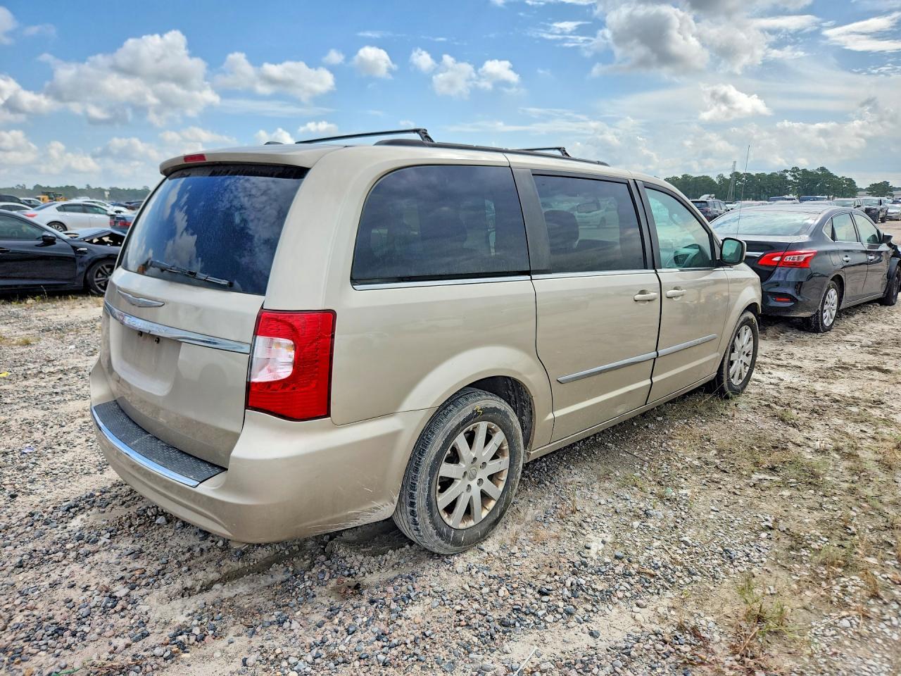 2015 Chrysler Town & Country Touring - Фото 3