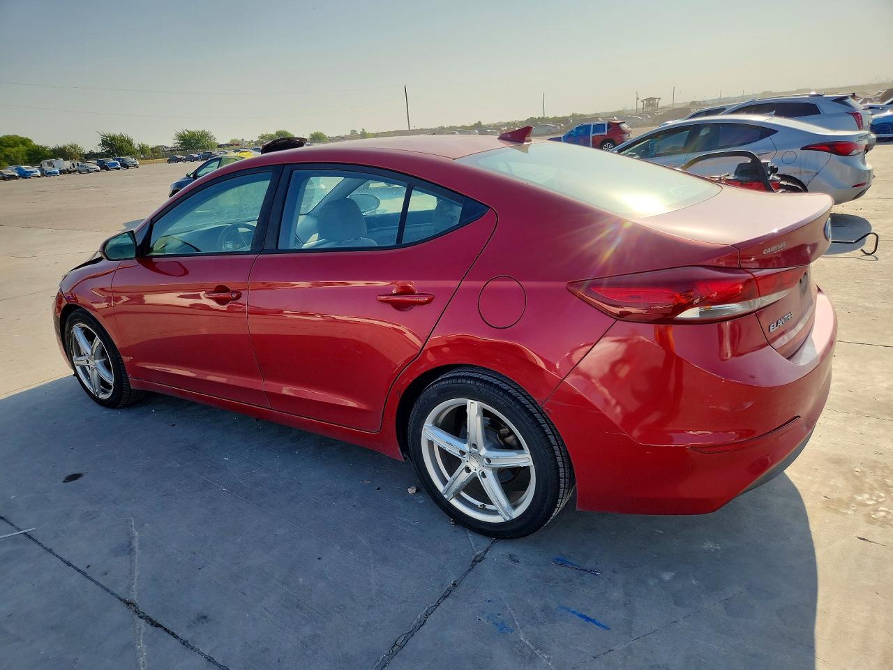 2018 Hyundai Elantra Sel - Фото 2