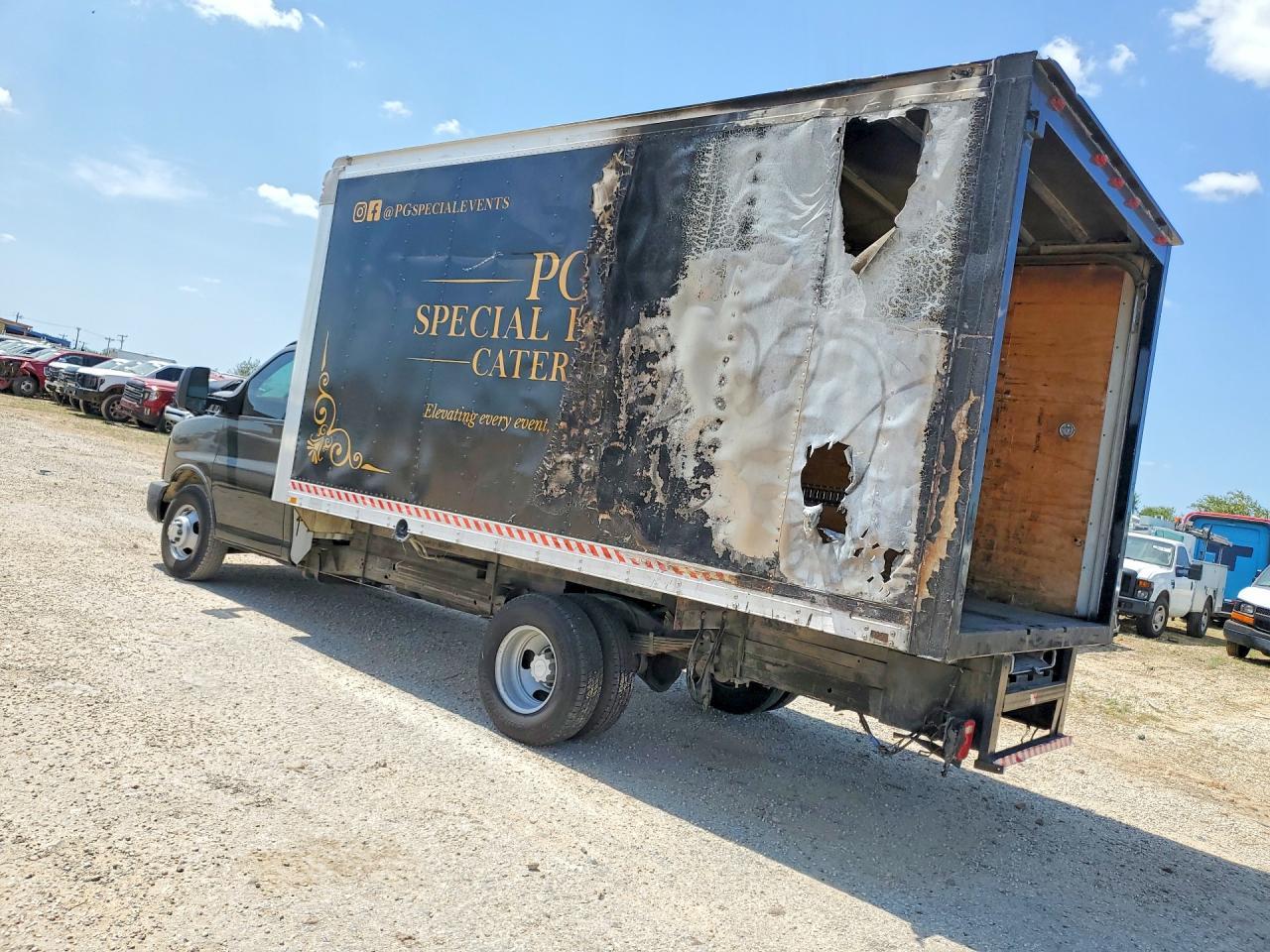 2012 Chevrolet Express Box Truck - Фото 2