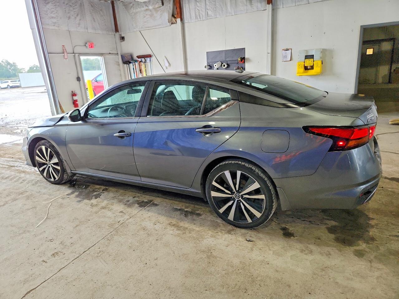 2020 Nissan Altima Sr - Image 2