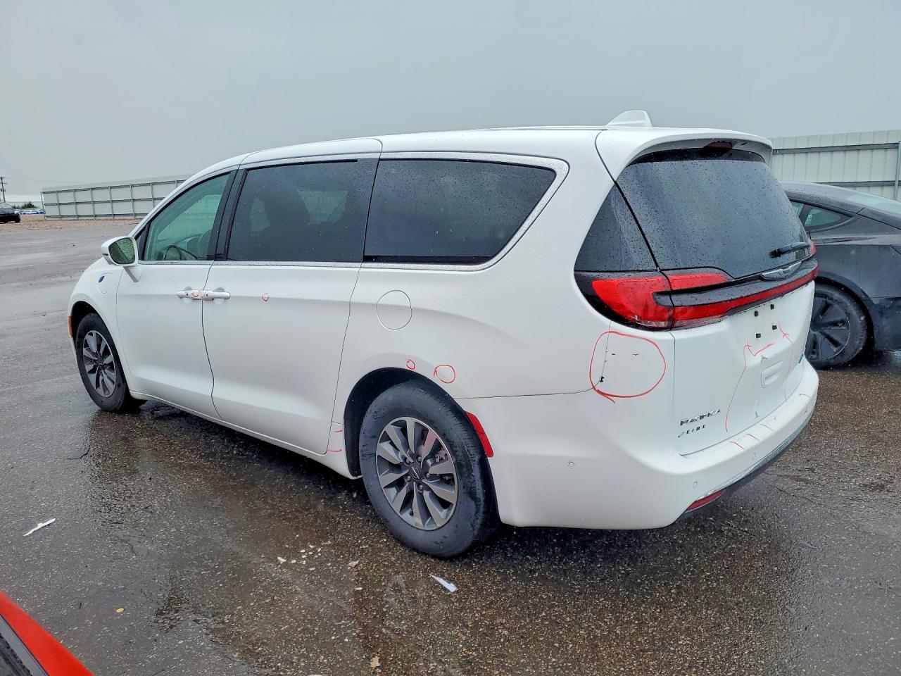 2022 Chrysler Pacifica Hybrid Touring L - Фото 2