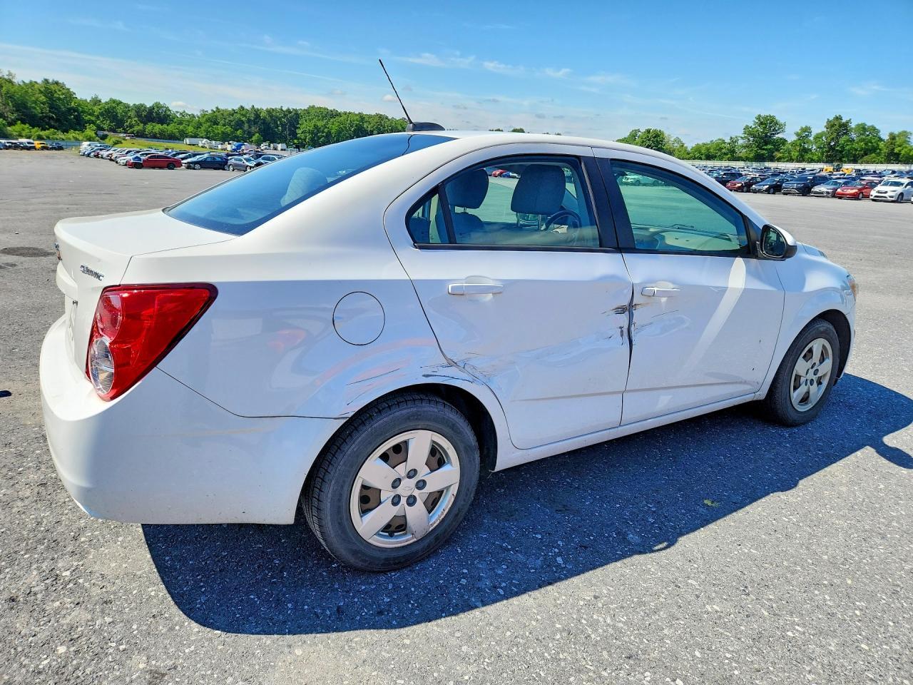 2015 Chevrolet Sonic Ls - Image 3