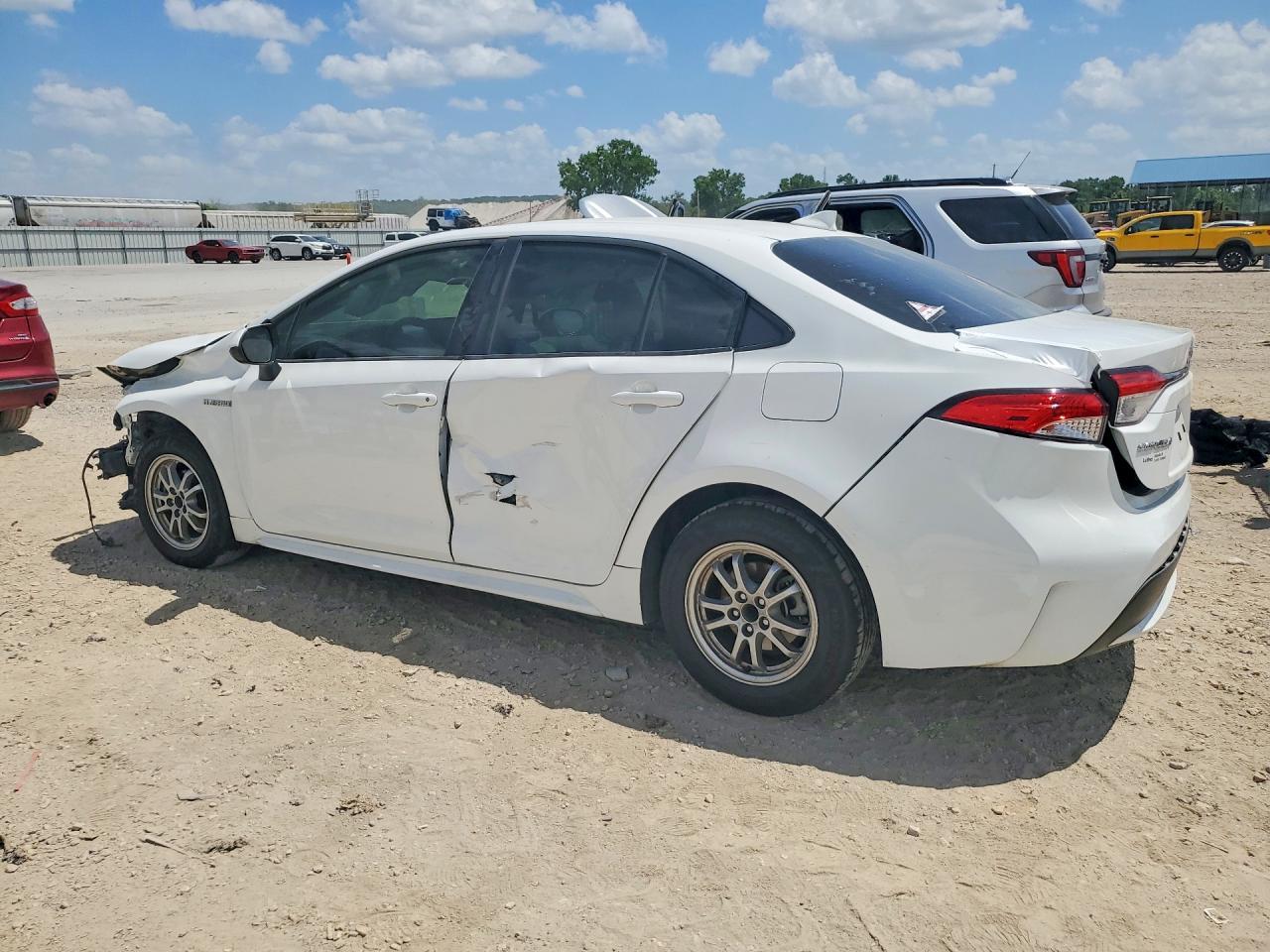2021 Toyota Corolla Le - Фото 2