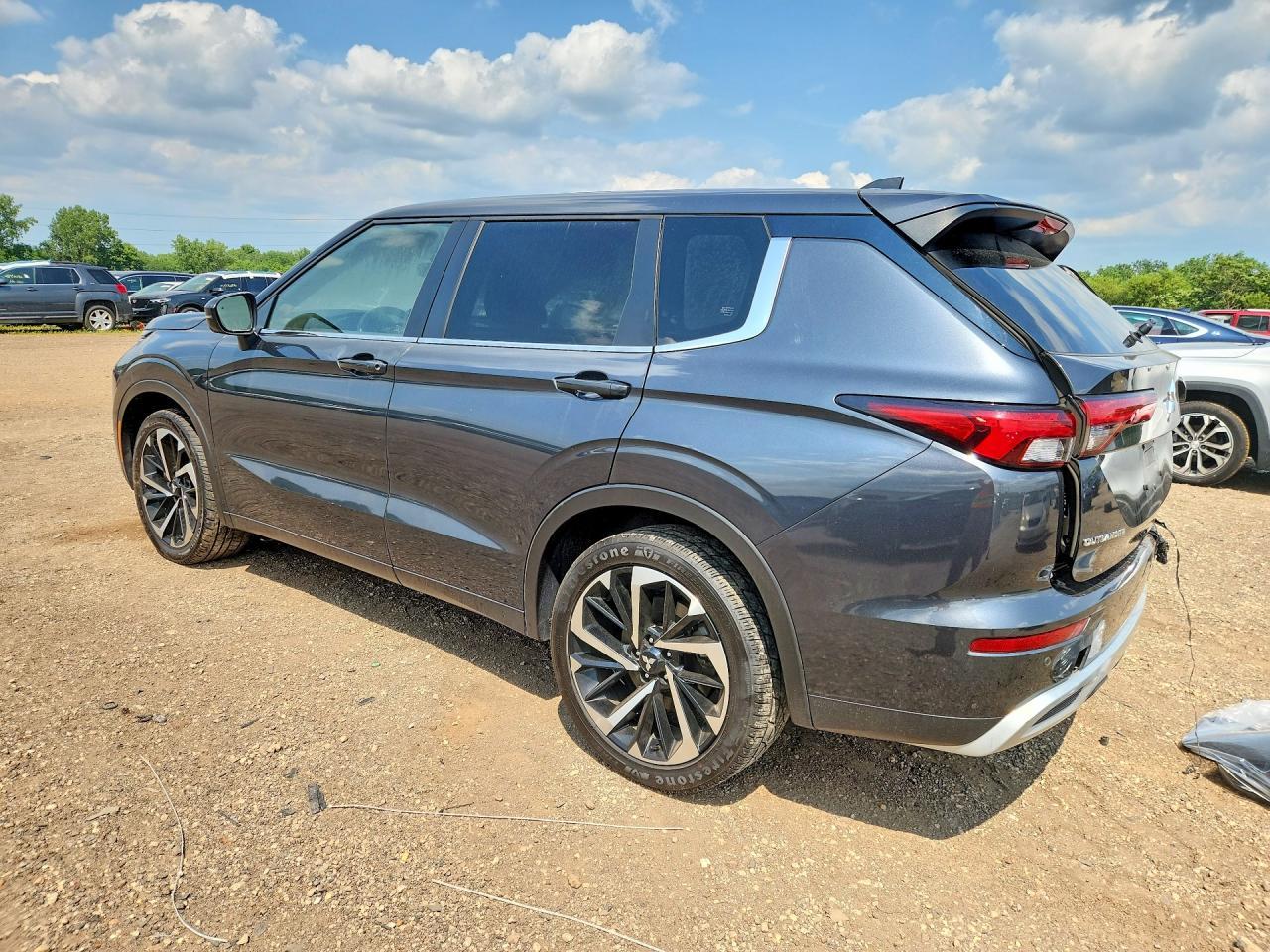 2024 Mitsubishi Outlander Se - Image 2