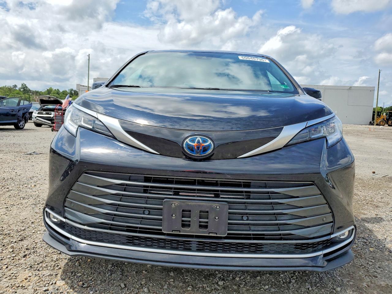2023 Toyota Sienna Limited 7-Passenger - Фото 5